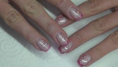 Nail Art   San Valentino French Effetto Vetro Rosa Con Paillettes