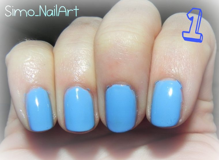 Tutorial Nail Art - Nail Art azzurra con stamping e dischetto Konad