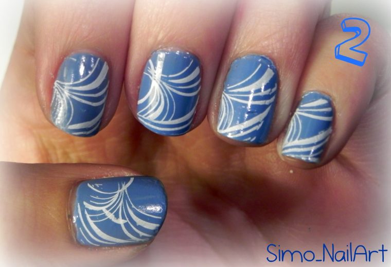 Tutorial Nail Art - Nail Art azzurra con stamping e dischetto Konad 
