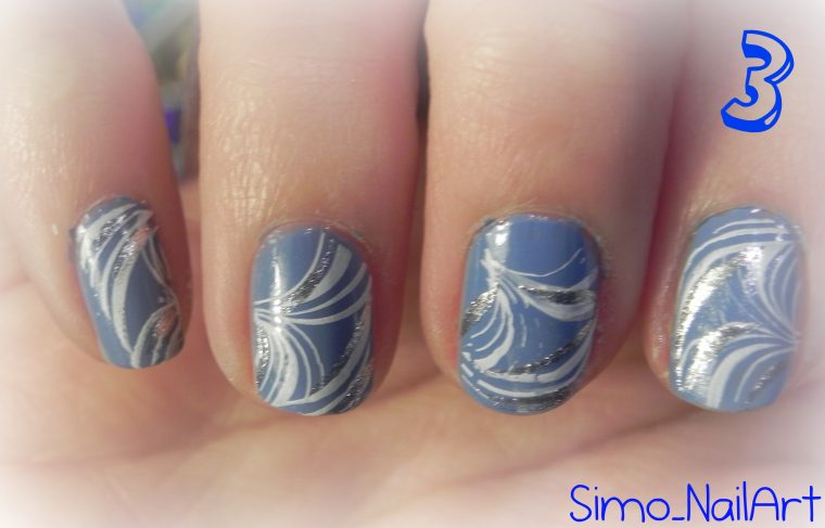 Tutorial Nail Art - Nail Art azzurra con stamping e dischetto Konad