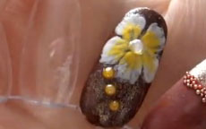 Fiore autunnale nail art