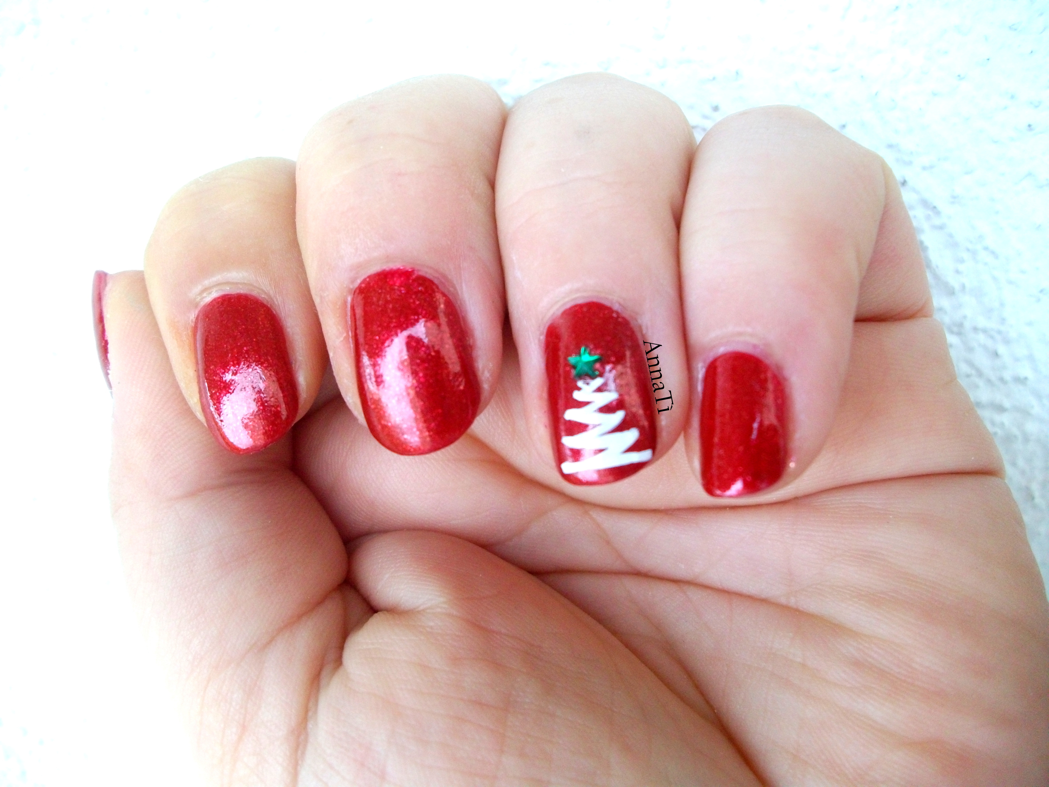 Immagini Natalizie Nail Art.Tutorial Nail Art Con L Albero Di Natale