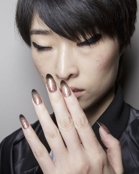 Tendenze nail art dalla London  Fashion Week