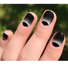 Eclipse Manicure: la nail art che segue le fasi lunari