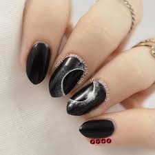 Eclipse Manicure: la nail art che segue le fasi lunari