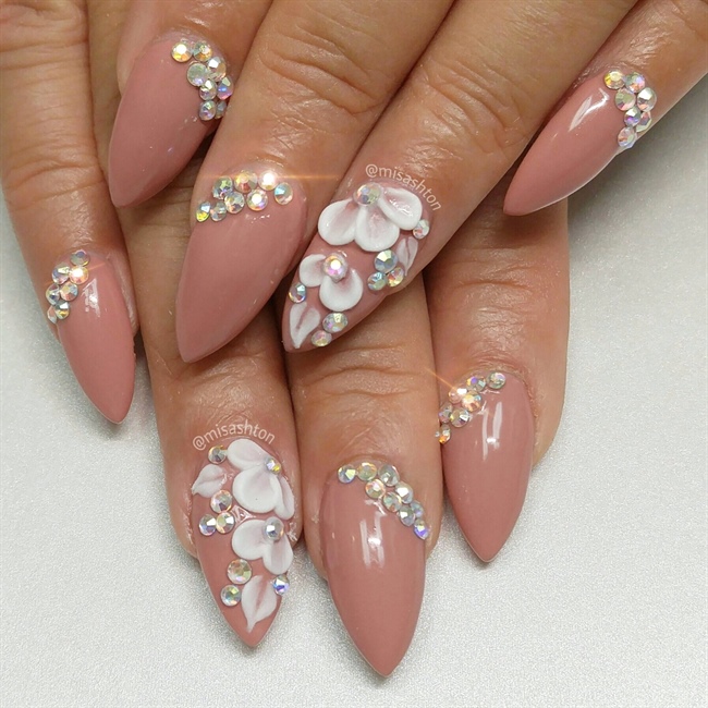 Nail art per la sposa: tutto il meglio della wedding nail art